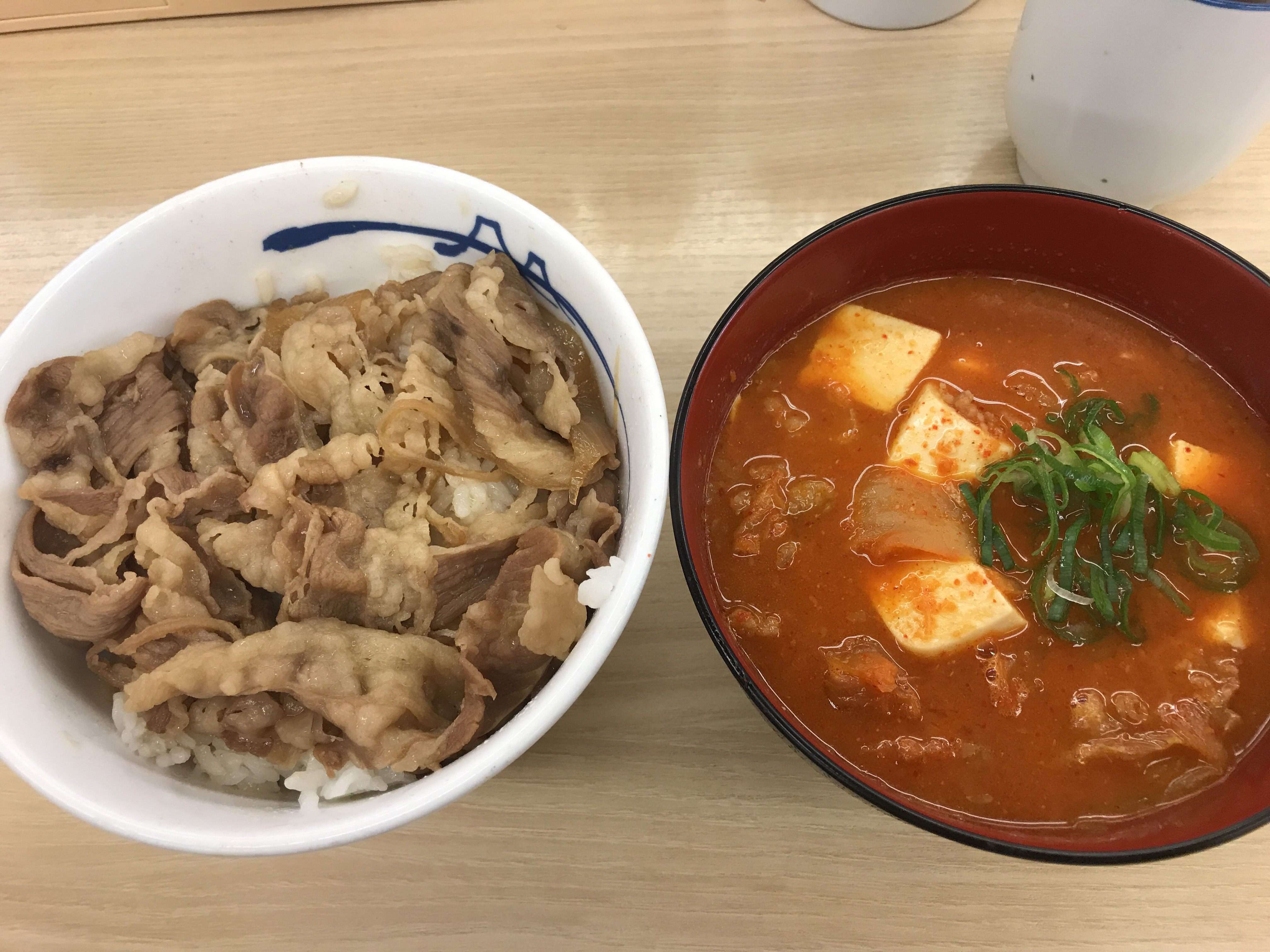 牛丼と豆腐キムチチゲ